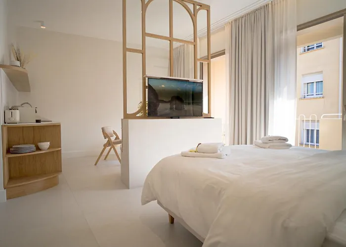 Apartahotel Maison Raphael - Plages, Et Gare A Pied Saint-Raphaël