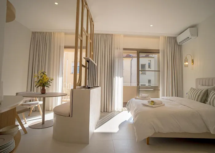 Apartahotel Maison Raphael - Plages, Et Gare A Pied Saint-Raphaël